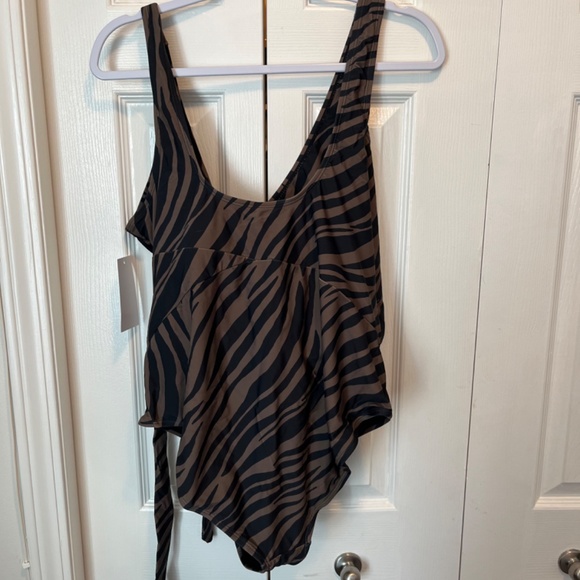 Meet Curve size 3x bathing suit - Picture 7 of 9